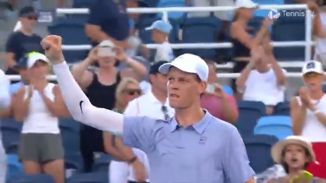 Bravo Jannik ma se lo fai un’altra volta a casa ti do il resto #sinner #janniksinner #tennis #CincyTennis
