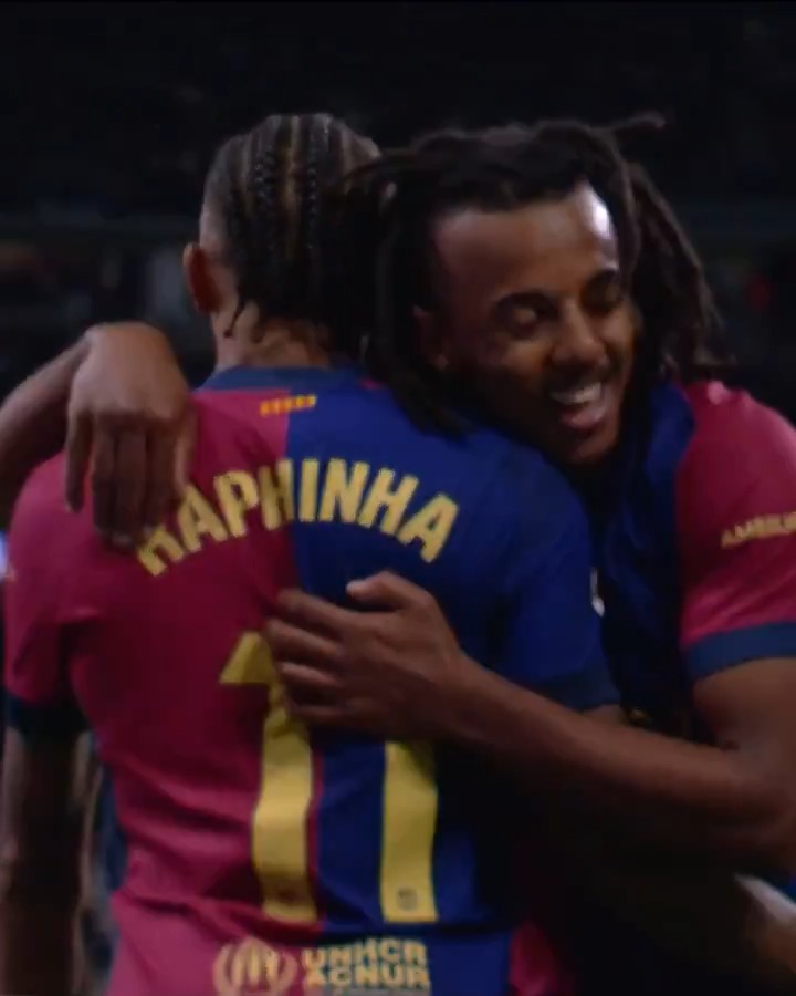 Nombren un momento más memorable que este, de Dembele la temporada pasada, solo 1 (Raphinha tiene este y muchos más)