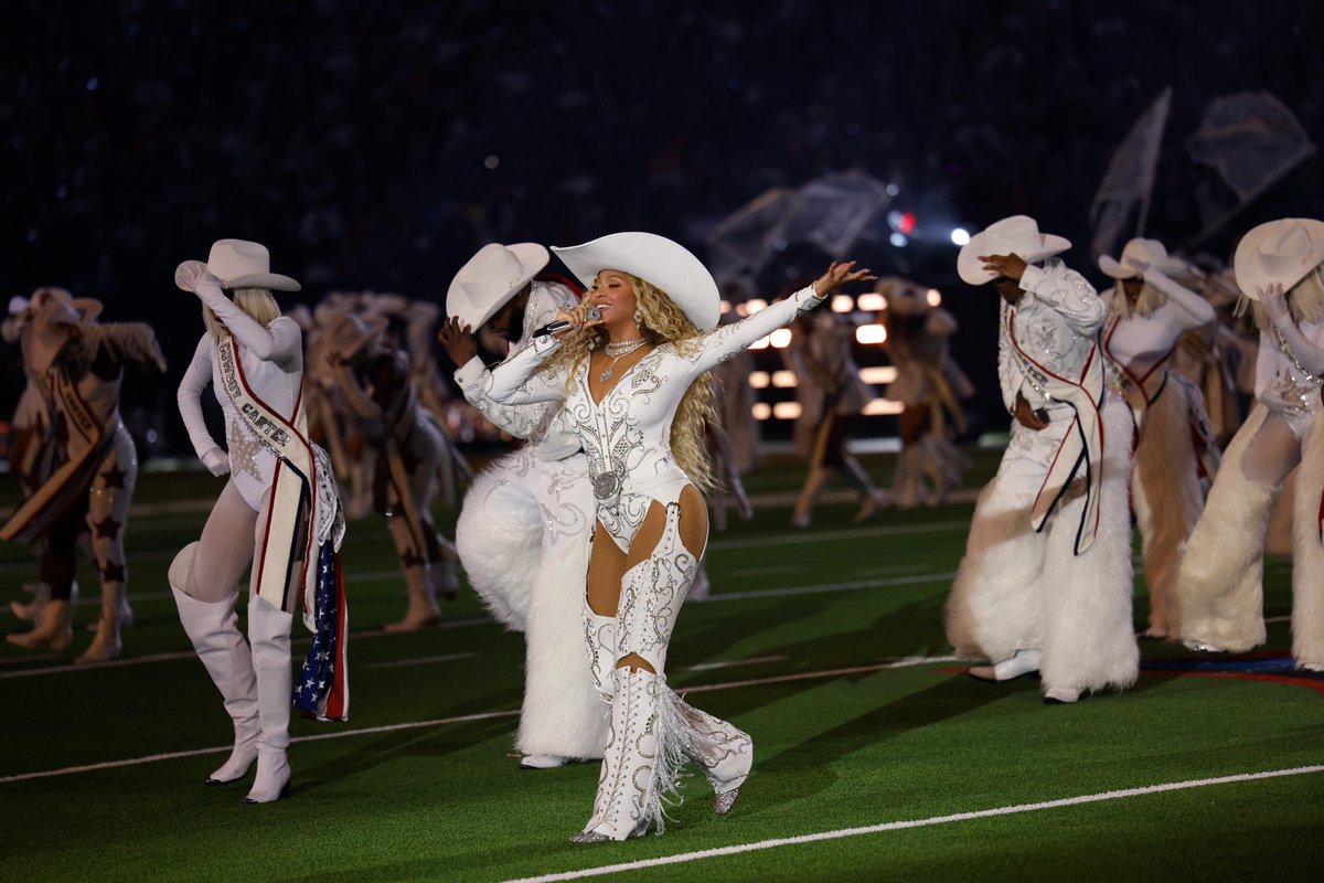 she woke up like this… a 🏆 Primetime Emmy winner for costume design 🏆. Congrats @beyonce and team 🐝🏆