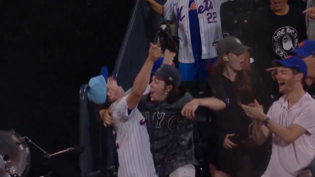 An incredible effort by this New York Mets fan to catch Juan Soto's home run ball!