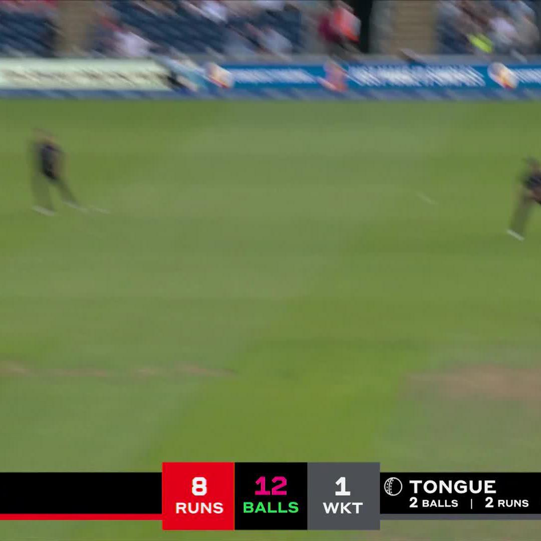 WHAT A SIX BY STEVEN SMITH. 😲