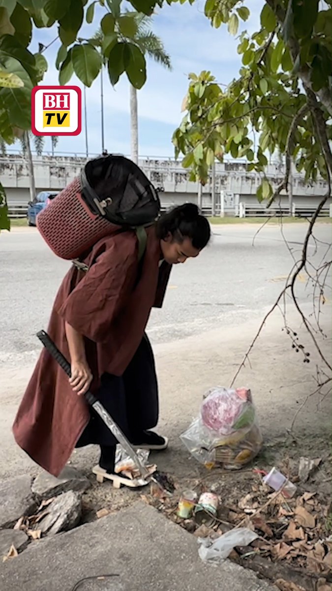 Seorang pemuda sanggup berkorban masa dan tenaga apabila menjadi sukarelawan mengutip sampah di kawasan pelancongan di sekitar bandar ini termasuk di Jalan Istana, Gelanggang Seni dan Lembah Sireh. Berita penuh: