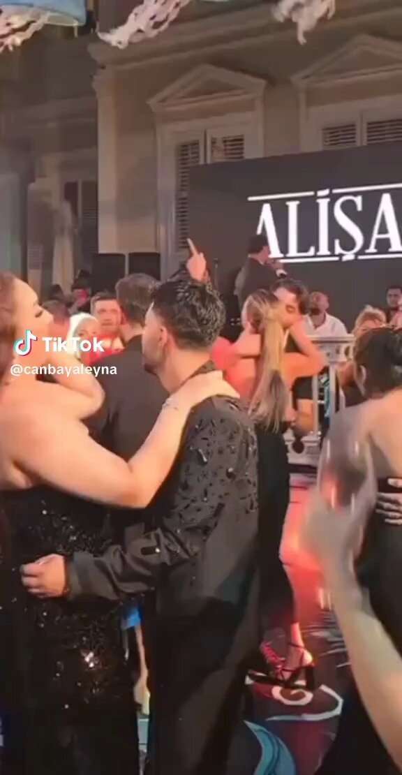 bu cambay cidden aşık olmuş aqq