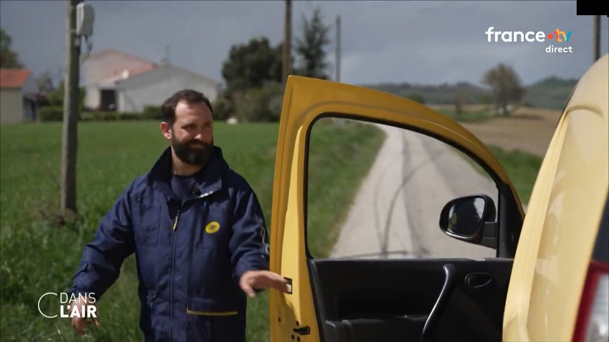 Les Français assistent depuis plusieurs années au délitement des services publics, particulièrement dans les communes rurales. Une équipe de #cdanslair est partie en tournée avec Axel, un facteur à l'ancienne. 📹 Reportage de Magali Lacroze et Arnaud Faura pour #cdanslair