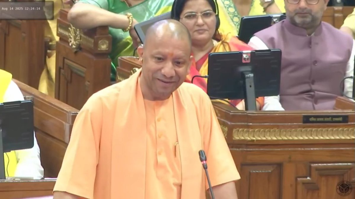 आज हम 7 एक्सप्रेस-वे संचालित कर रहे हैं... सबसे बड़ा रेलवे नेटवर्क उत्तर प्रदेश के पास है... आज प्रदेश के अंदर 16 एयरपोर्ट संचालित हैं...
