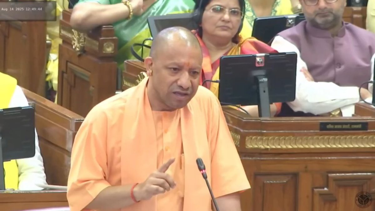 मैं स्पष्ट कर देना चाहता हूं, प्रदेश सरकार किसी भी विद्यालय को बंद नहीं करने जा रही है...