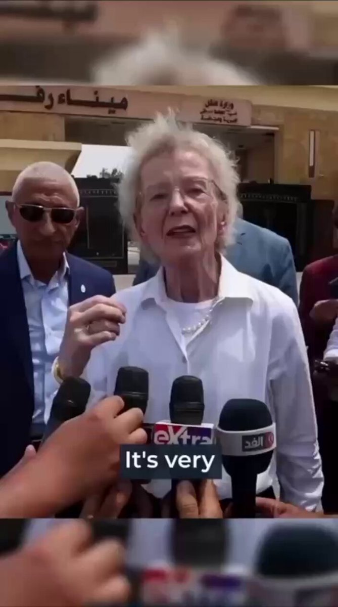 Former Irish President Mary Robinson and former New Zealand Prime Minister Helen Clark went to the Rafah border crossing to denounce Israel’s blockade and show solidarity with the Palestinian people.