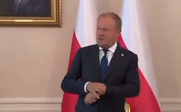 ‼️Nawrocki 1-0 Tusk‼️ Prezydent kazał Tuskowi czekać przed spotkaniem w swoim Pałacu! To były najdłuższe dwie minuty w jego życiu 😄