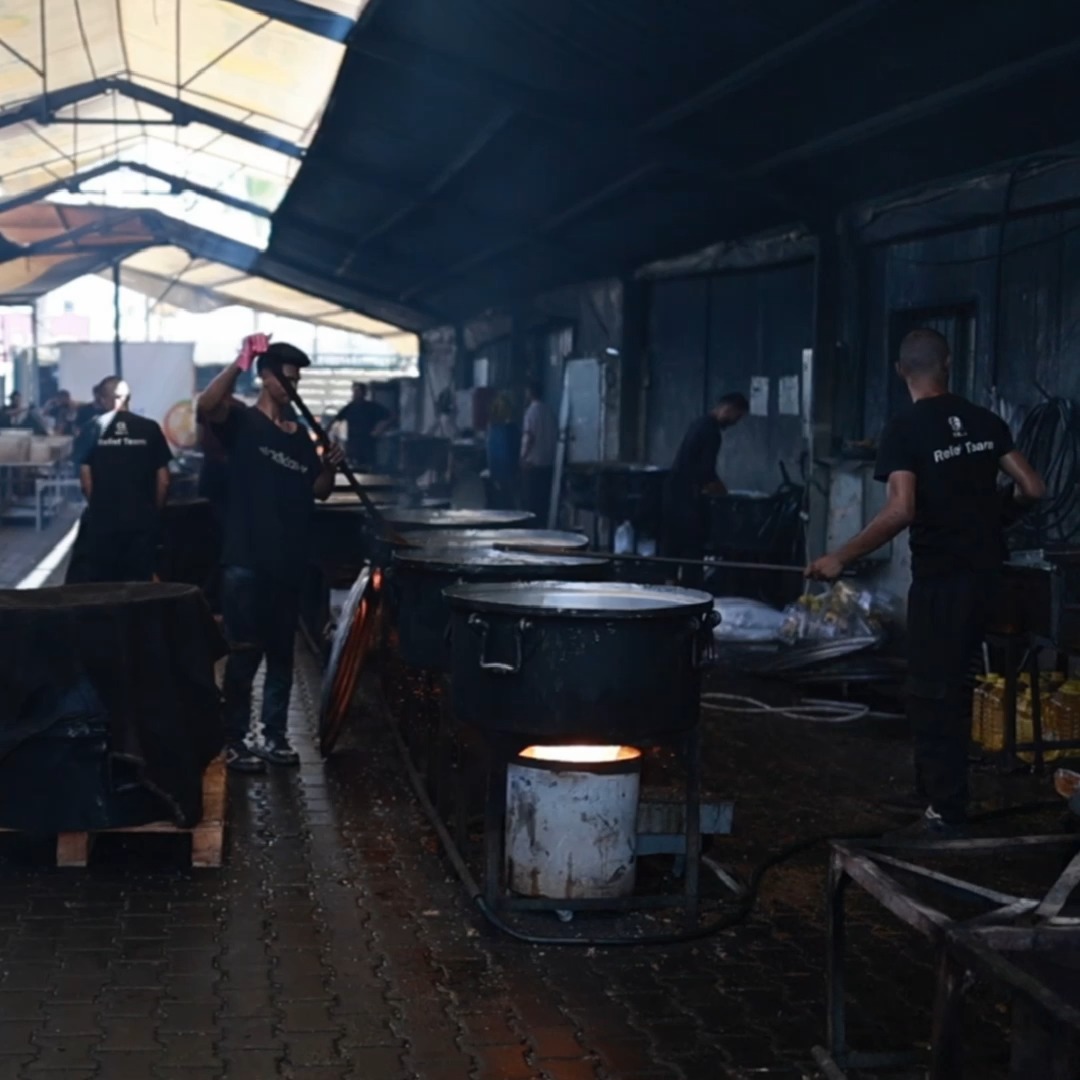Facing ongoing fuel shortages in Gaza, WCK had to get creative from the start. We designed a propane-free stove powered by a solar fan and special fuel pellets—allowing us to keep cooking for the community, over 145 million meals since October 2023. Chef Ibrahim shares how this innovation works and how it has boosted our capacity to serve families in need. While these stoves are a game changer, our #ChefsForGaza team still faces daily challenges in securing enough food and supplies. The situation shifts by the day, and our teams are committed to reaching as many people as possible with meals.