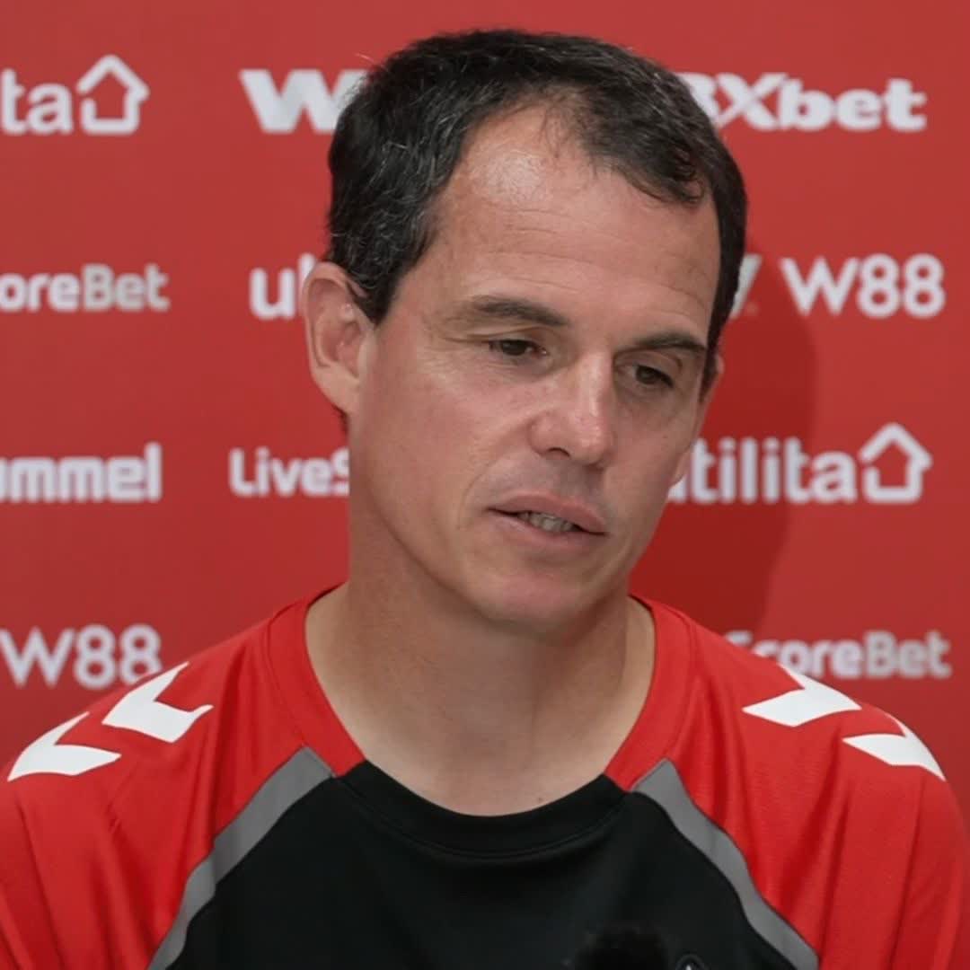 Régis Le Bris explains why Granit Xhaka is the new Sunderland captain 🐈‍⬛