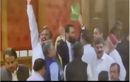 آج عاصم منیر کی ڈکٹیٹرشپ نے اُس شخص کو نشانِ امتیاز دے دیا جس نے آئین کی کتاب اٹھا کر مڈل فنگر دکھائی تھی اور پھر ان سب نے مل کر اس توہین کو عملی طور پر کر کے بھی دکھایا… واقعی ‘well deserved’!