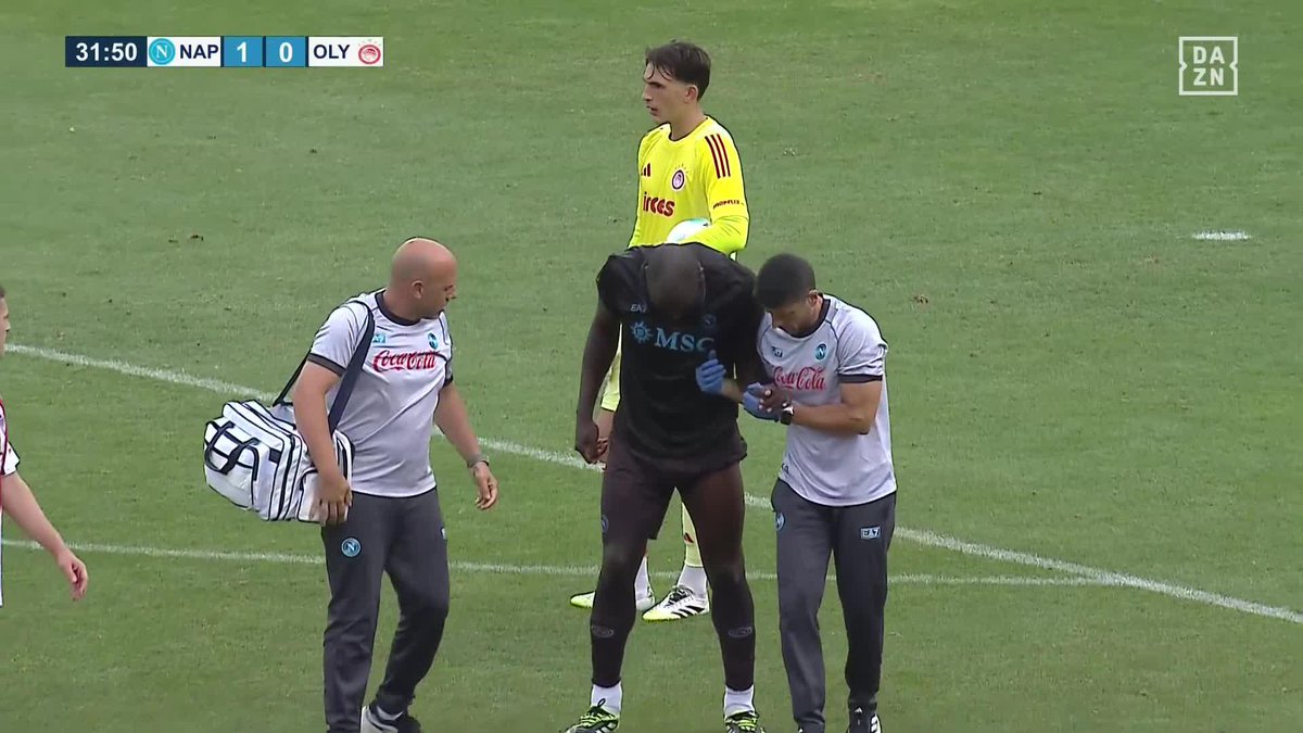 SALTAN LAS ALARMAS EN EL NAPOLI 🚨 Lukaku se rompe y se retira lesionado en el amistoso contra Olympiakos ❌