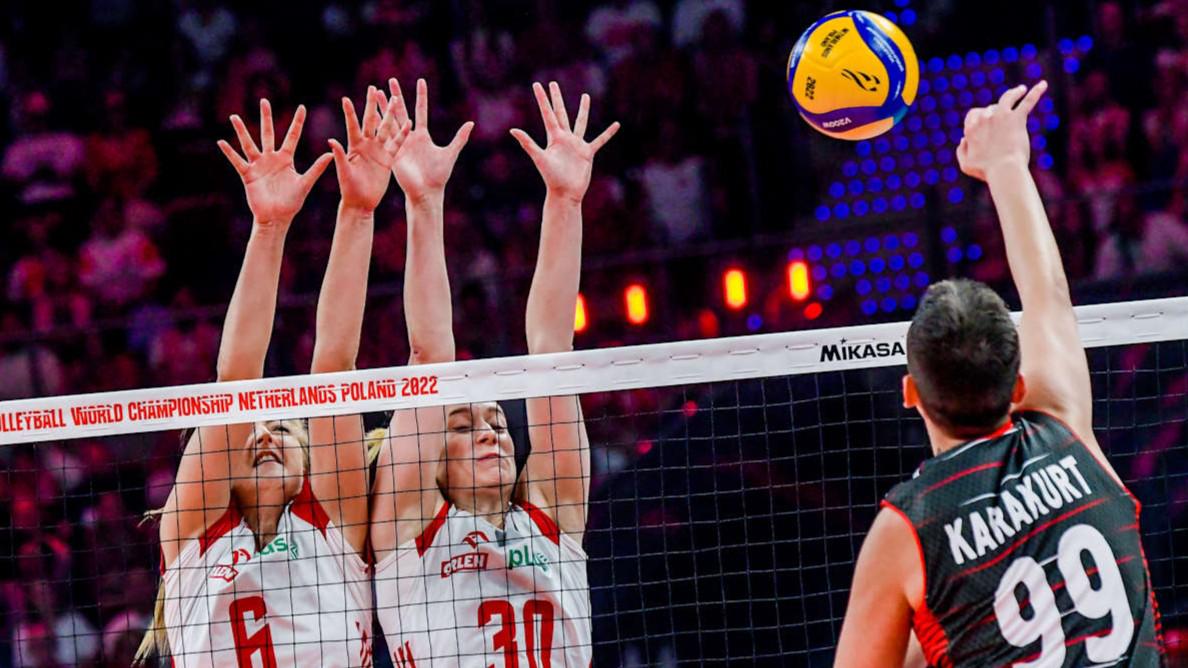 🔥 RELIVE THE ACTION! 🔥 Back to the 2022 Women’s World Championship — Türkiye 🇹🇷 🆚 🇵🇱 Poland in a five-set thriller! 💥 Despite Magda Stysiak’s monster performance with 31 points for Poland, Türkiye rose to the challenge. Led by Ebrar Karakurt’s 22 points and backed by fearless defense, the Sultans of the Net took the tie-break and the win. 🔥 On August 22, the journey continues — the 2025 World Championship is almost here! 🌍🏆 🗒️ Check the schedule on 📺 Watch it live on VBTV: 🏐 #Volleyball #Thailand2025 #WWCH #FileninSultanları