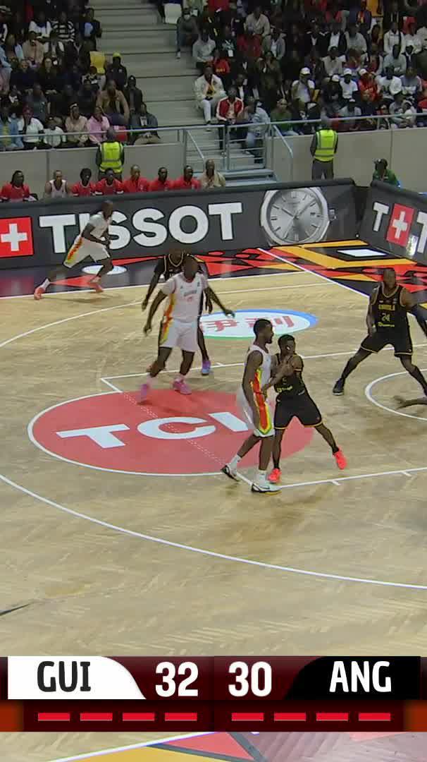 🇦🇴 Bruno Fernando brings the heat! 🔥 Federação Angola de Basquetebol x #AfroBasket #TheTimeIsNow