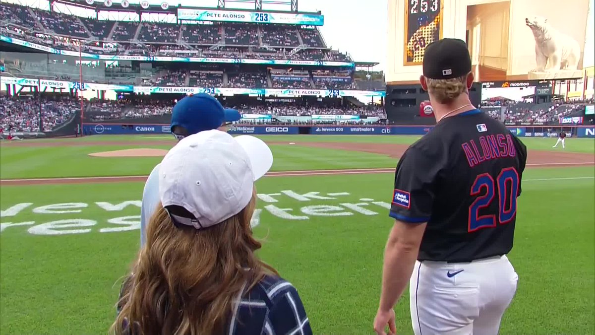 For breaking the Mets' all-time home run record, Pete Alonso was gifted a one-of-a-kind painting from Steve and Alex Cohen made from 253 baseballs