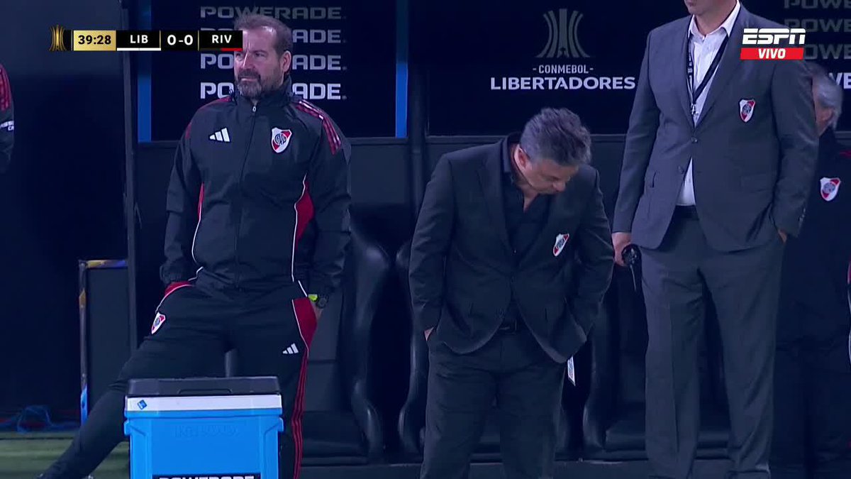 😡 Gallardo y toda su decepción por el pésimo primer tiempo del equipo