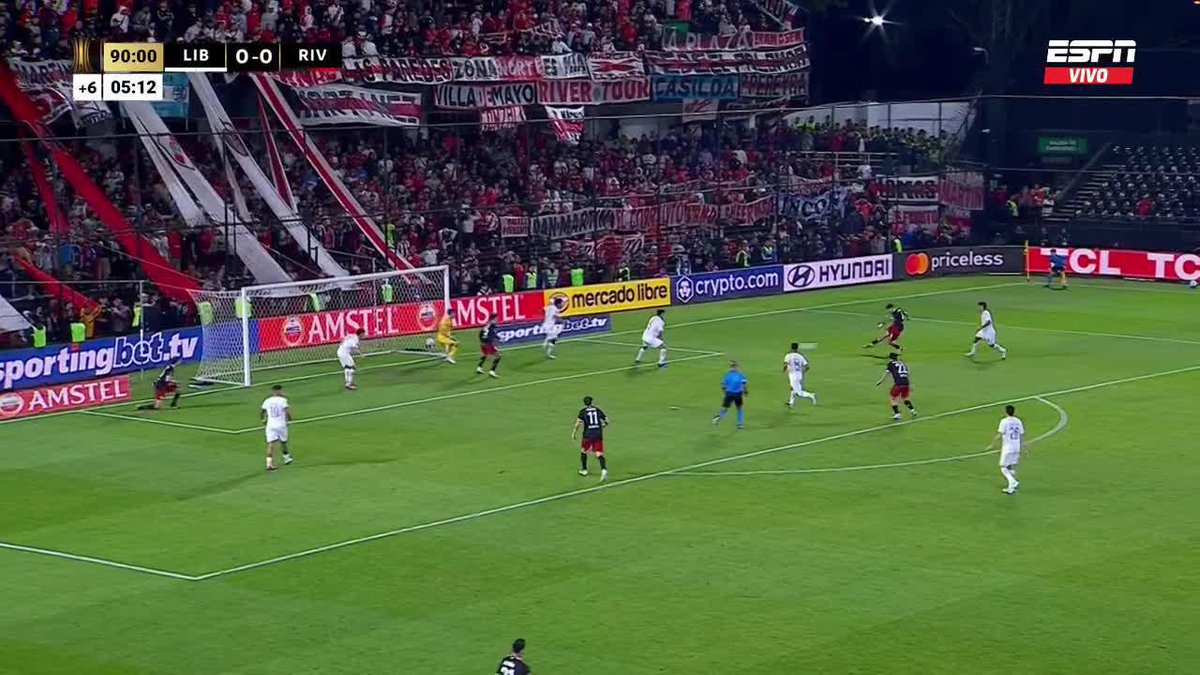 Mirá la pelota que pone Juanfer Quintero en el último suspiro del partido, que lástima que no entró la de Montiel. Hizo jugar a River, que mejoró con su ingreso y el de Driussi, y casi lo ganamos por él. Que jugadorazo.