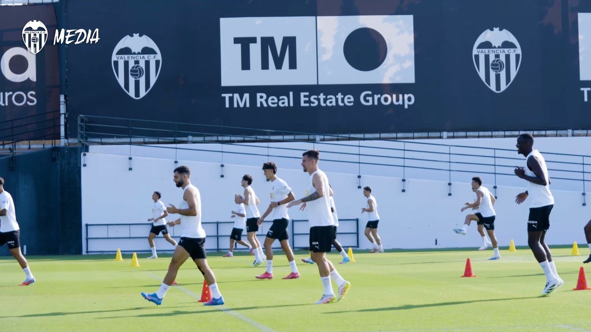 Último entrenamiento antes del #ValenciaRealSociedad ⚽✅ #ADNVCF 🦇