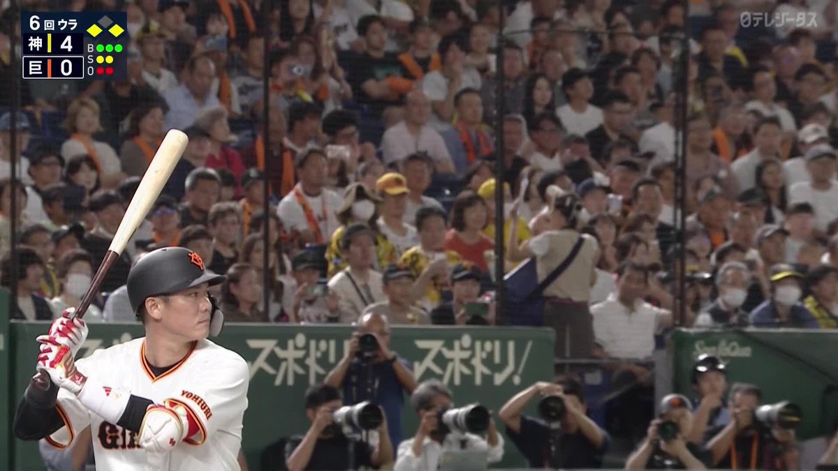 あなたはやはり千両役者 #坂本勇人はなぜ神なのか ドームの空気を一振りで変える スコアは一気に1点差に 坂本勇人が代打で3ランホームラン ⚾プロ野球(2025/8/15) 🆚巨人×阪神 🆓DAZN 無料ライブ配信中 #無料だぞーん #華金野球 #オレをみろ #ジャイアンツ