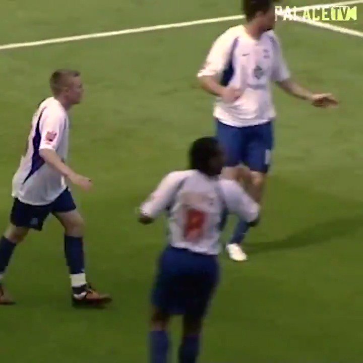 On this day in 2009, Palace lost 1-0 to Bristol City after Freddie Sears’ ‘ghost goal’ was not spotted by the officials. 🤦♂️ Rumour has it that the referee, Rob Shoebridge, still has Neil Warnock’s voice ringing in his ears! 😅 #CPFC