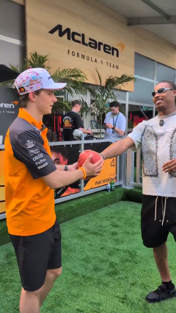 OP & JJ throwing the old pigskin around 🏈 Oscar Piastri 🤝 JJETS✈️ #McLaren