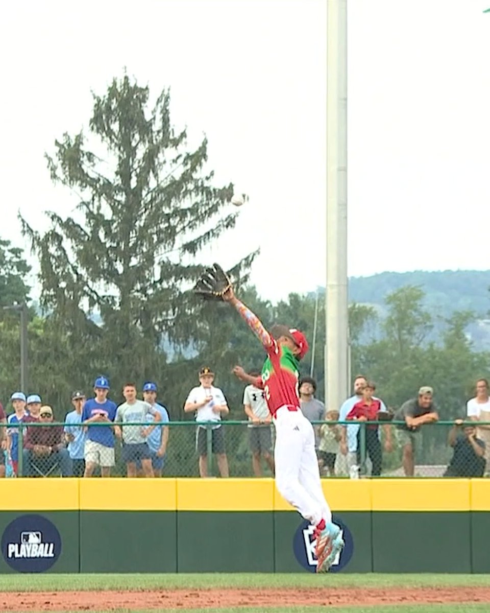 "WHAT A CATCH AT SHORT" 😱 Team Mexico showed off the hops at the Little League World Series 🐇 📺 Four games on ESPN starting at 1 PM ET