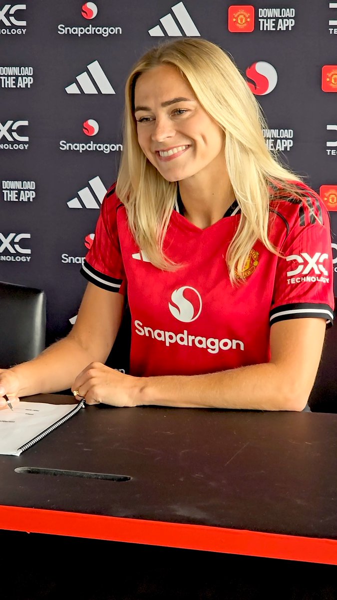 The moment it became official! ✍️😍