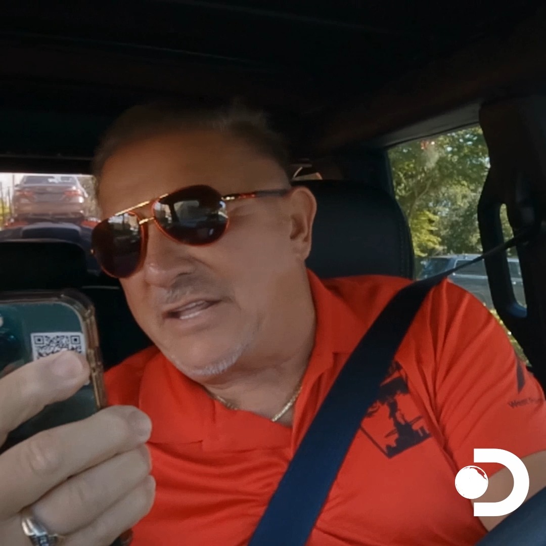 The sales master can't always do it all. Siri keeps us humble sometimes 😂 Watch it on #TruckDynasty Tuesday at 9P on Discovery