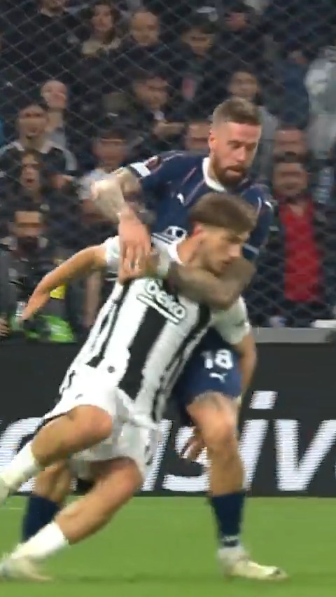 Semih Kılıçsoy going alone 😤 Beşiktaş JK | #UEL