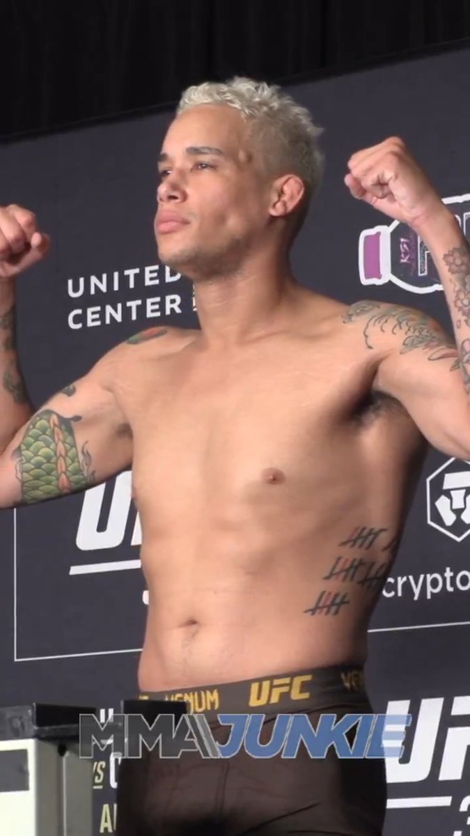 Bryan Battle is FOUR POUNDS over the middleweight limit at #UFC319 weigh-ins. He missed weight at welterweight in his previous bout.