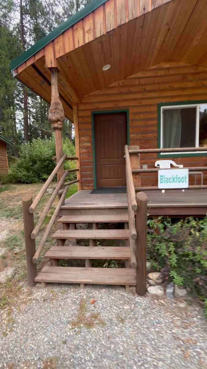 Woke up this morning at beautiful Thompson Falls Montana 🇺🇸 So many people said don't go to the USA , too expensive . We paid $139 US for this deluxe superior cabin . Cheap compared to paying $226 🇨🇦 plus taxes in Penticton BC for a substandard room .