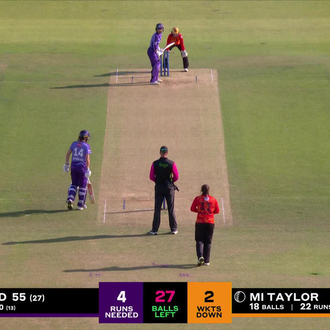 Four to win. Phoebe Litchfield does THIS 🤯 #TheHundred