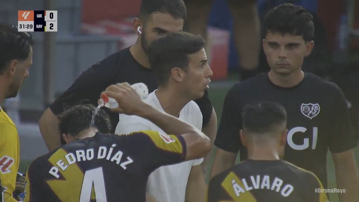 Don Iñigo Pérez 👏 🗣️ “Si estáis cansados, pensad que ellos están más” 🗣️ "No dejéis ir a por ellos con o sin balón. Si le dejamos la renta de 0-2 van a tener reacción” 🗣️ “Seguir defendiendo y sobre todo jugando al fútbol”