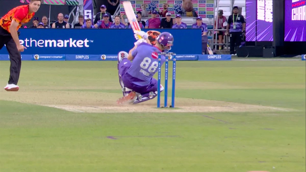 HARRY BROOK HAS JUST RAMPED HIS FIRST BALL FOR SIX 🤯