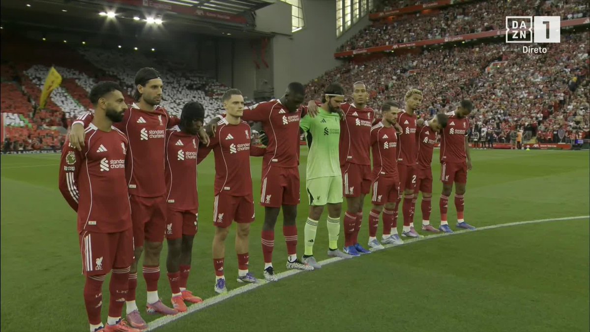 Minuto de silêncio em Anfield 🤍