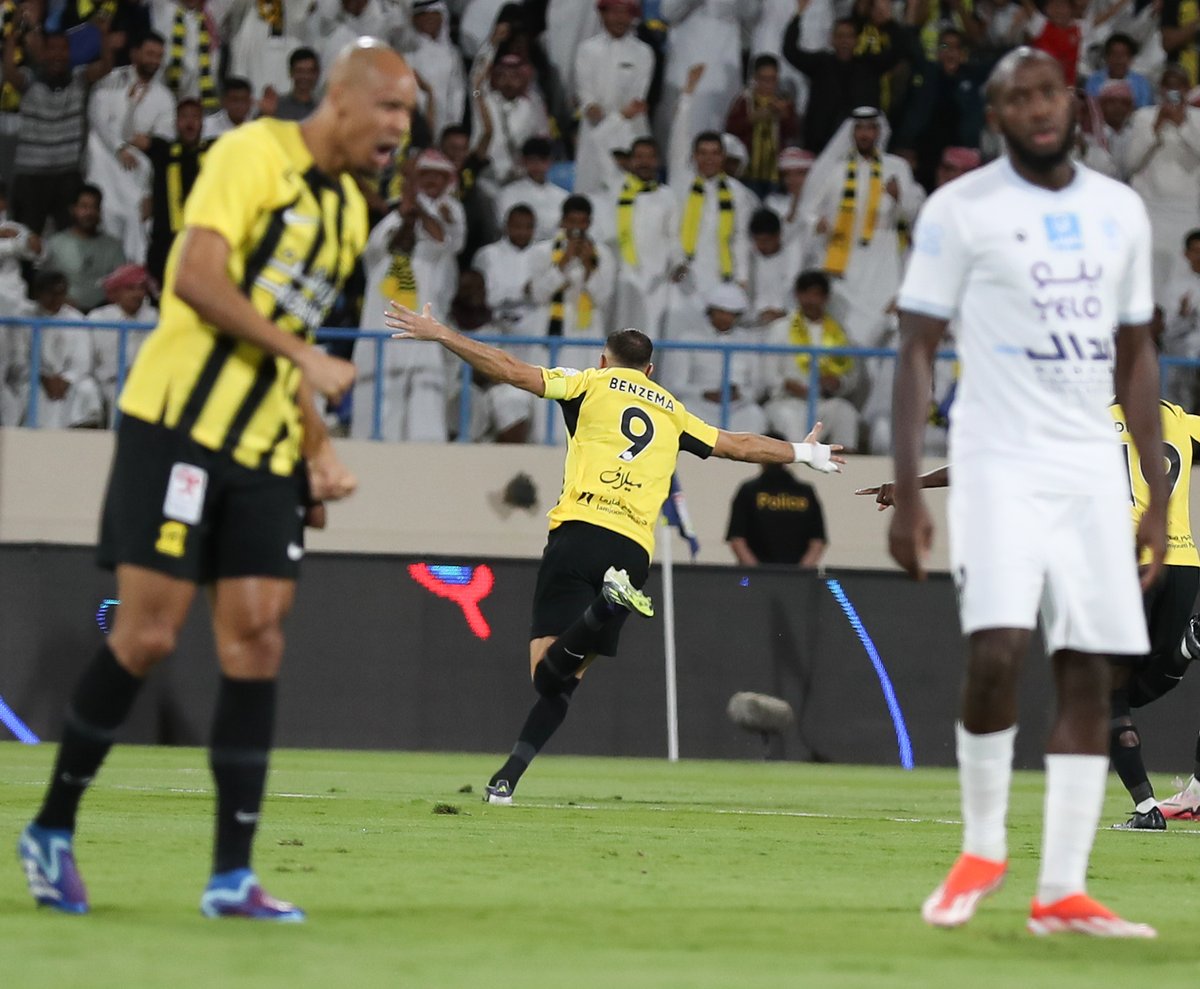 قائد الاتحاد بنزيما سبق وأن زار شباك الأخدود في نجران ⚽️ ماذا سنرى في المباراة الافتتاحية لحامل اللقب؟ 👀 #دوري_روشن_السعودي | #الأخدود_الاتحاد