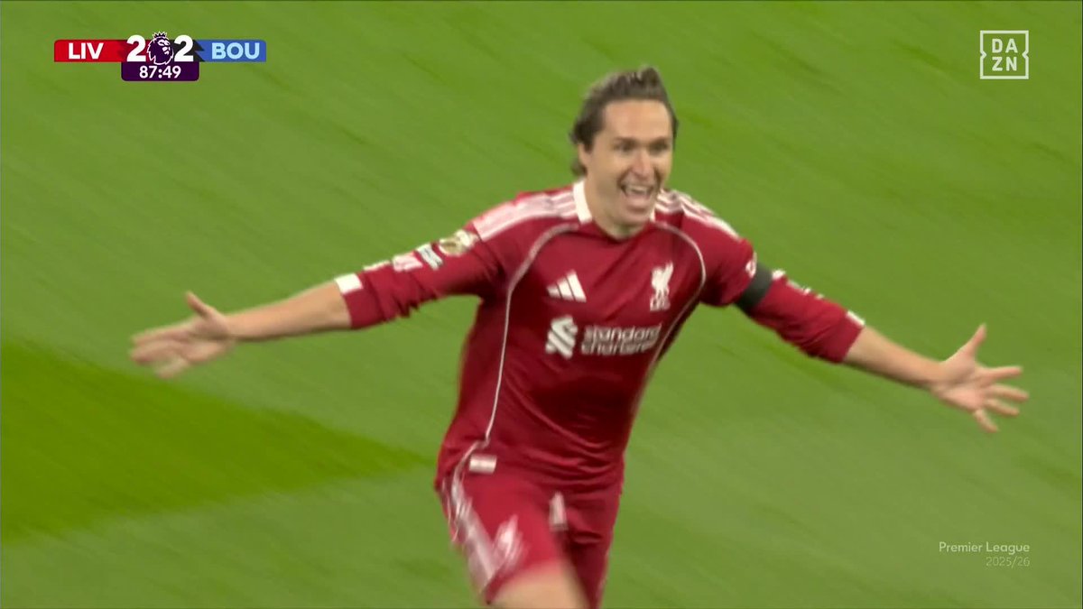 Jajajajaja. Yo no sé cómo hemos estado tanto tiempo sin esto. Federico Chiesa, tú. Vete por ahí. Gracias por acompañarnos en DAZN España con Sergio Perela Moure. Estamos oficial y rigurosamente de vuelta.