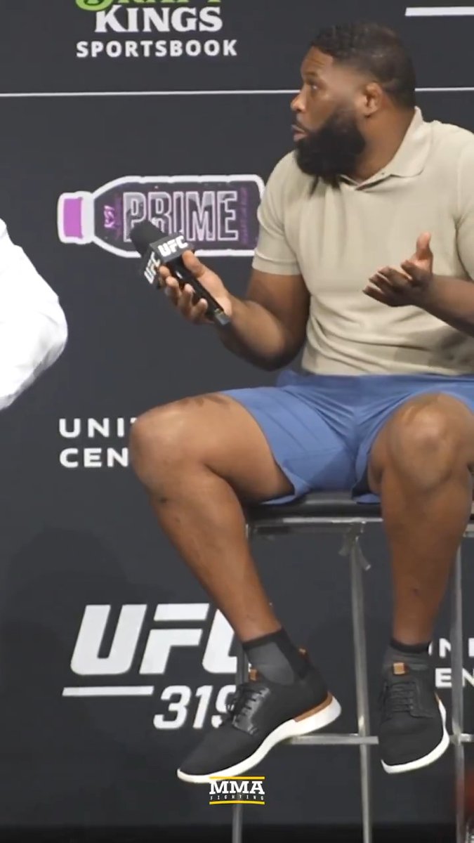 Curtis Blaydes accidentally started a 'F*ck Jon Jones' chant during the #UFC319 Fan Q&amp;A. 😮 👀