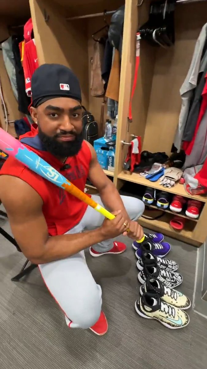 Jo Adell walks us through the game day essentials in his locker 👀 #RepTheHalo x #PlayersWeekend