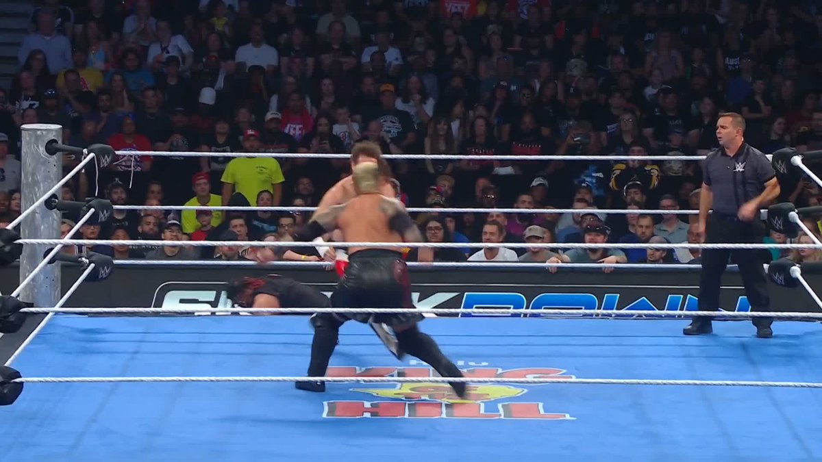 This match has turned into CHAOS!!! 🤯