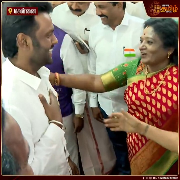 அவுக முன்னாள் கட்சித் தலைவர் செத்து கிடக்கிறார். இதுக ஆளுநர் விருந்தில் தின்னுட்டு இருக்குதுக அவரும் ஒரு மாநில ஆளுநர், இதுவும் ஒரு மாநில ஆளுநராக இருந்தது. நாளைக்கு இது செத்தாலும், பிஜேபி கும்பல் இப்படித்தான் தின்னுட்டு இருக்குமா?