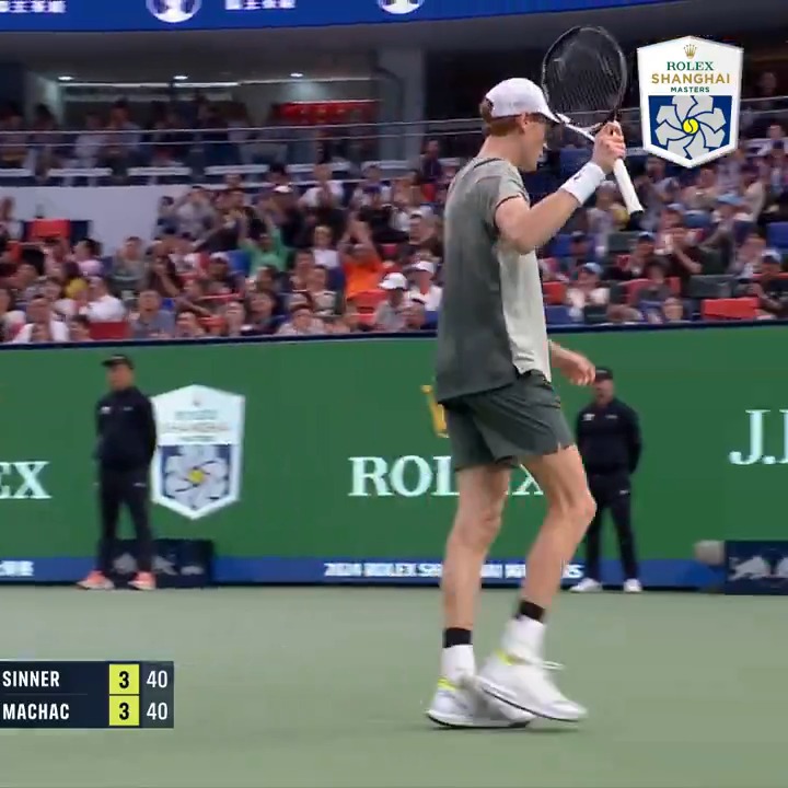 World No.1 doing World No.1 things 😤 Jannik Sinner #RolexshanghaiMasters