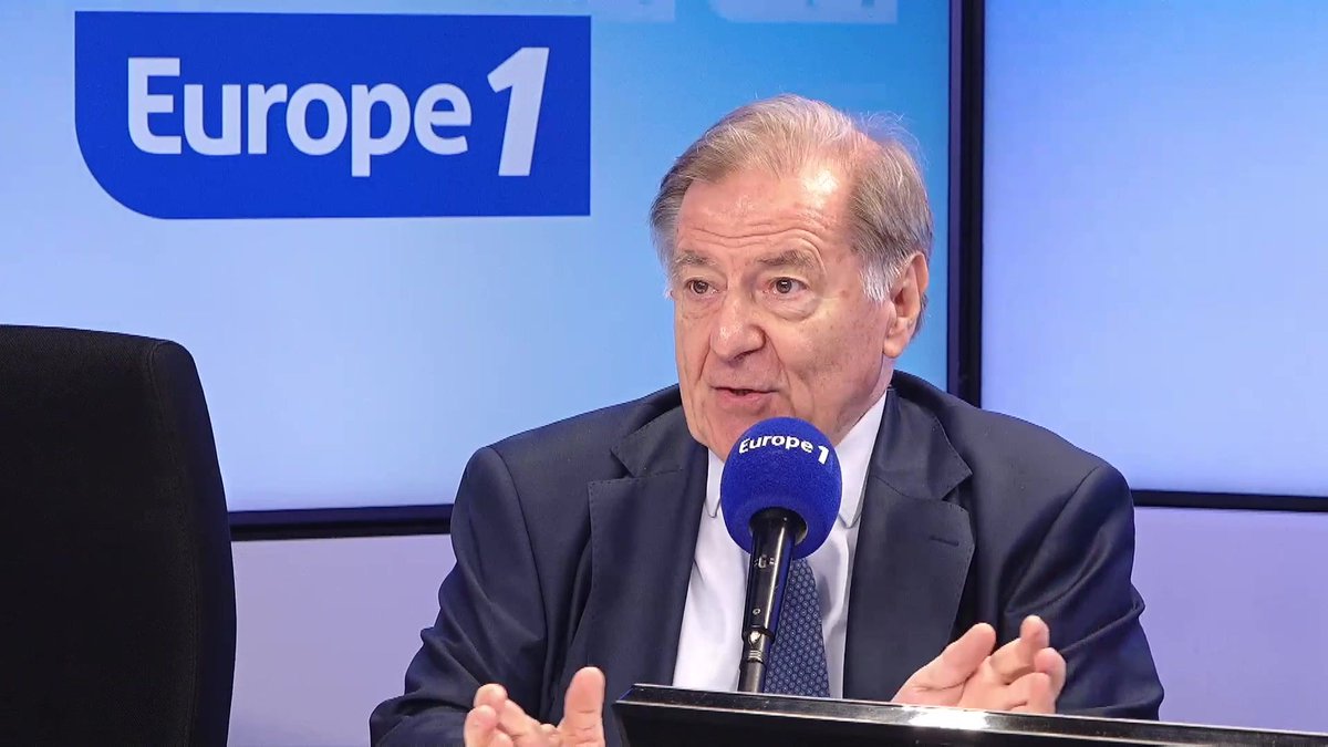 « La réunion en Alaska a été très mal préparée. Un sommet de ce genre ça se prépare de façon très précautionneuse, avec des spécialistes et ça demande des semaines. Là ça a été bâclé. », Claude Blanchemaison au micro de Charles Luylier