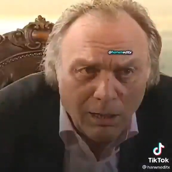 Laz Ziya'nın önünde şu tarz konuşabilecek tek kişi torunu...