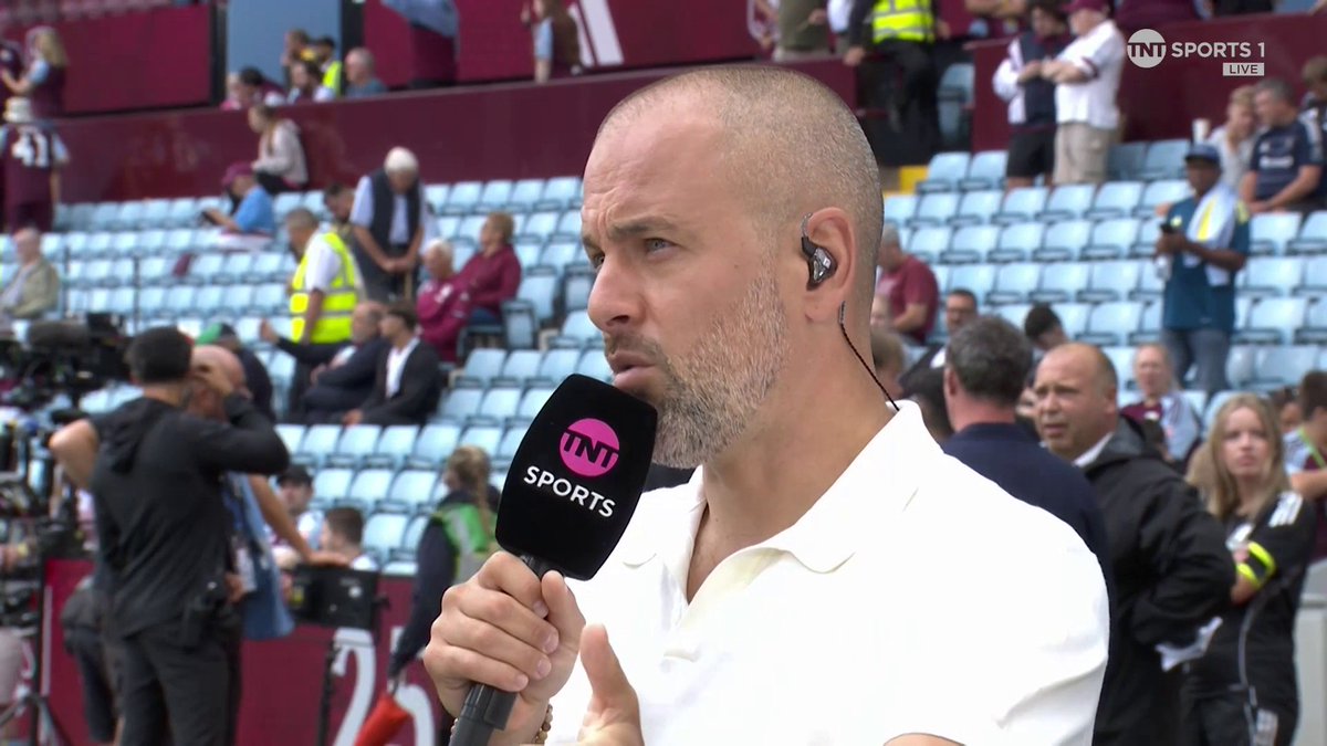 "Downing tools and not training? That’s a lack of professionalism." Joe Cole and Peter Crouch discuss the ongoing Alexander Isak and Newcastle saga ⚪⚫ Lynsey Hipgrave | Watch live on TNT Sports & discovery+ UK