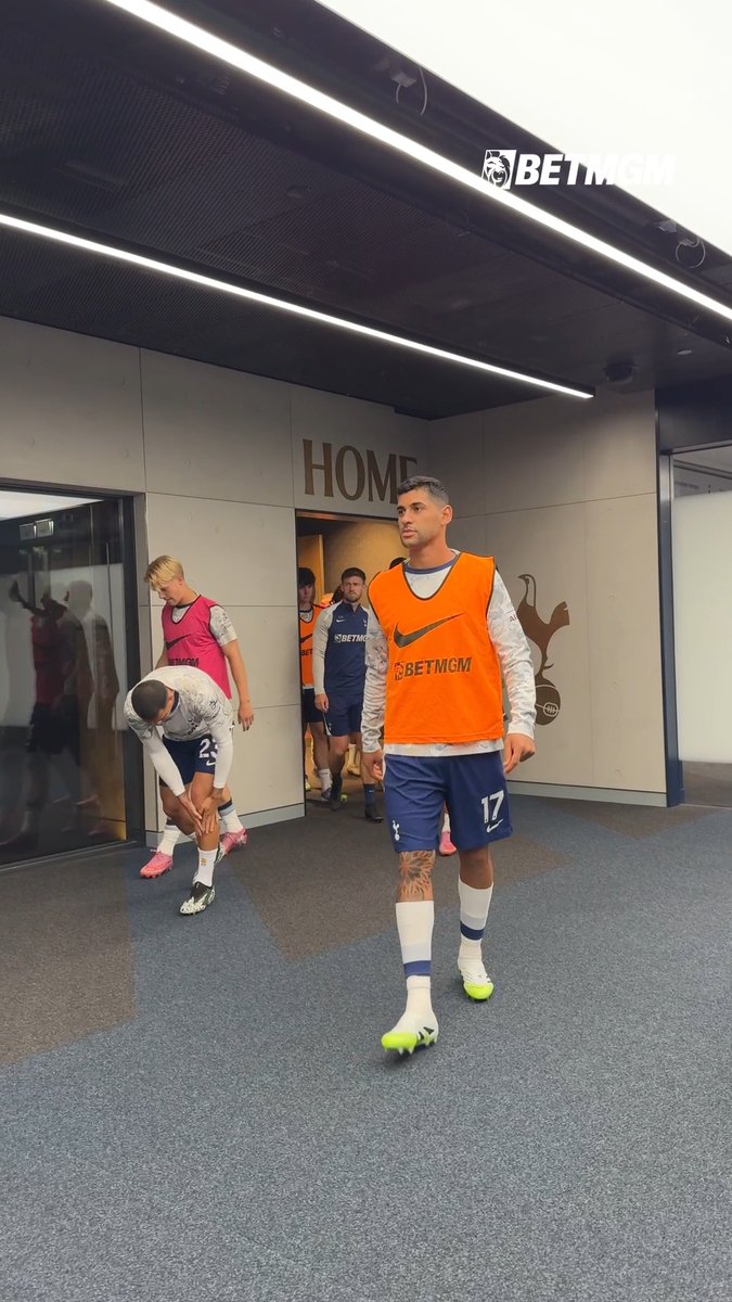 Cuti leading out the lads 🫡 🌟 BetMGM UK