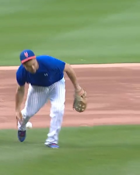 On this day in 2017, Terry Collins switched Travis d'Arnaud and Asdrúbal Cabrera between third and second base every time a right-handed batter came up in an attempt to limit grounders to d'Arnaud 🤯