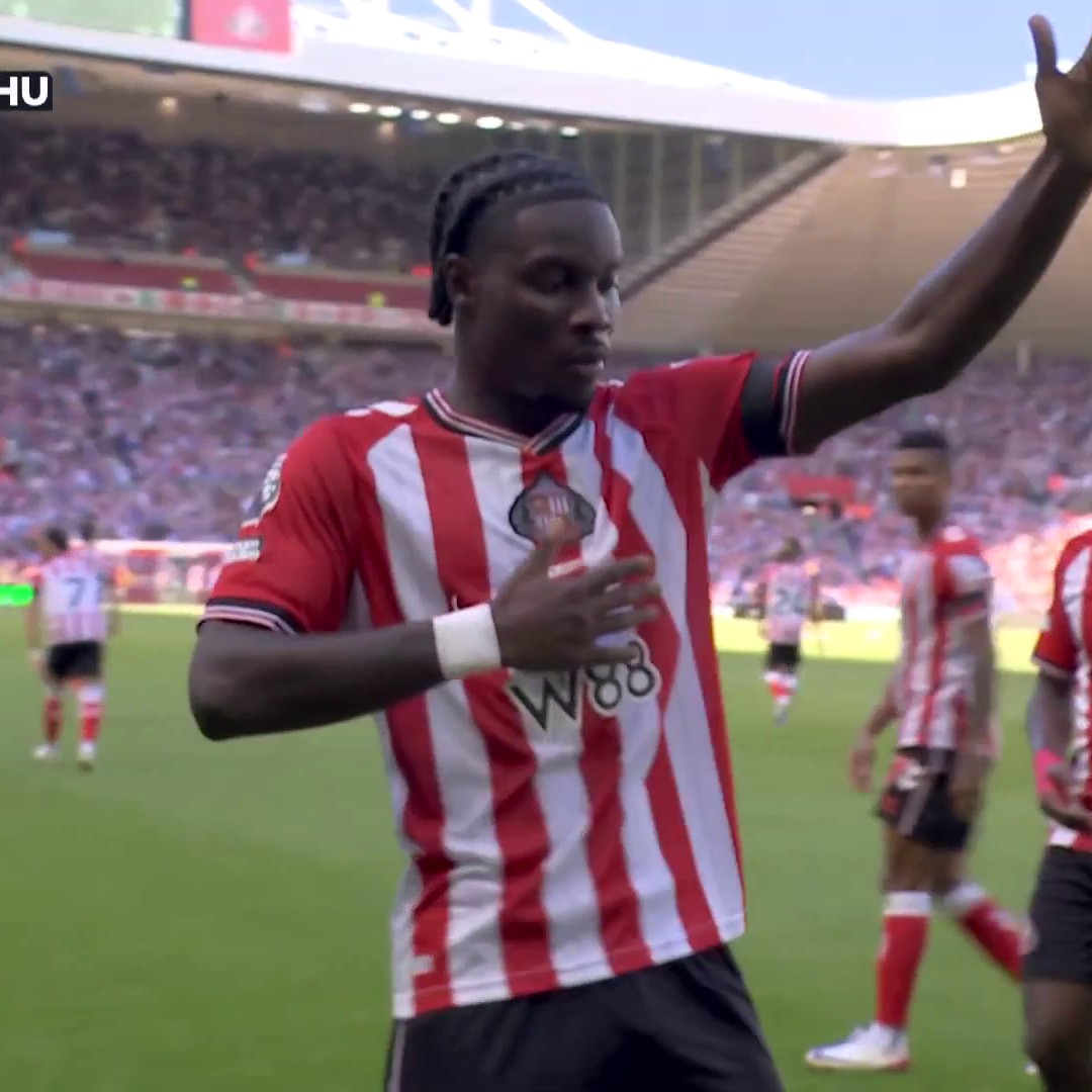 ABSOLUTE SCENES! 😱 Eliezer Mayenda scores Sunderland's first Premier League goal in EIGHT years! 💪