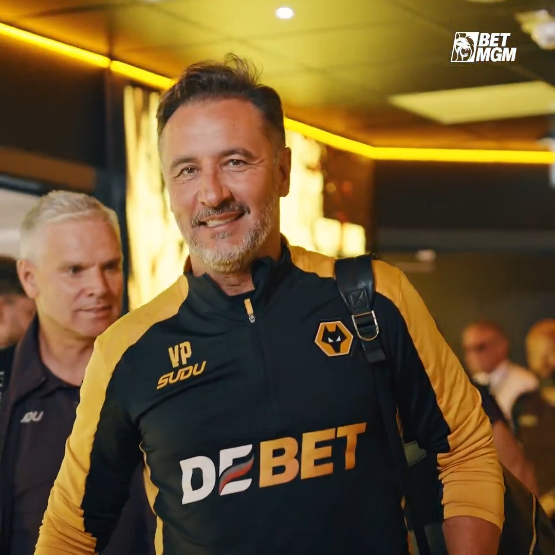 The team arrive at Molineux 👋
