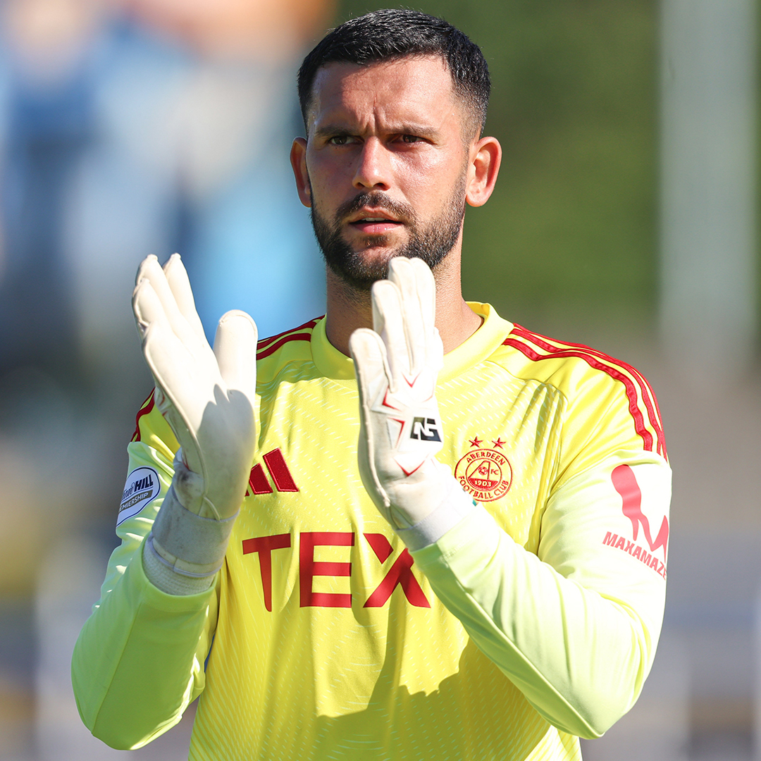Thank you for your brilliant backing on the road this afternoon Red Army ❤️ We'll see you back at Pittodrie on Thursday for a special night under the lights 🤩